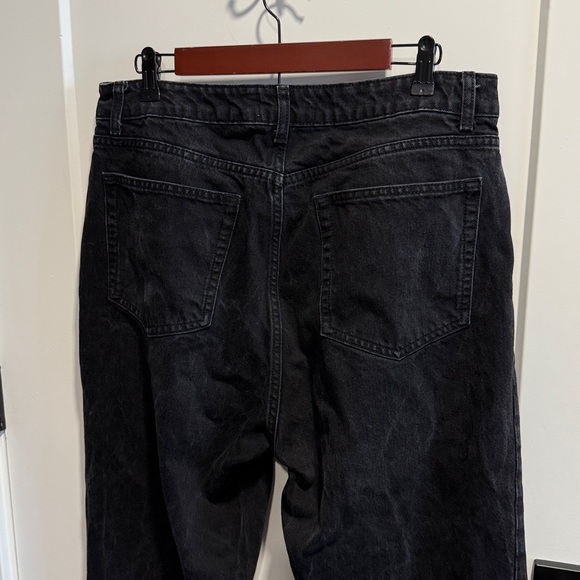 Reformation Cynthia High Rise Straight Long
Size 32 x 32
Excellent condition - Picture 9 of 12